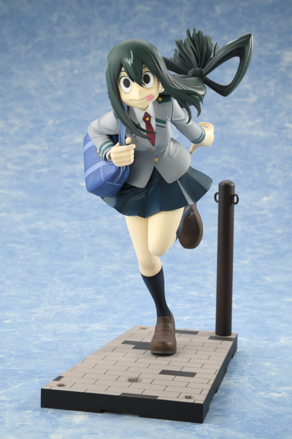 Фигурка KONEKORE Tsuyu Asui Uniform Ver.